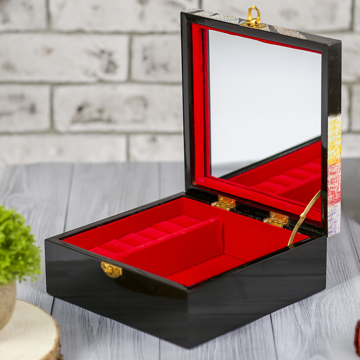 Шкатулка для украшений с зеркалом "Девушка-осень"