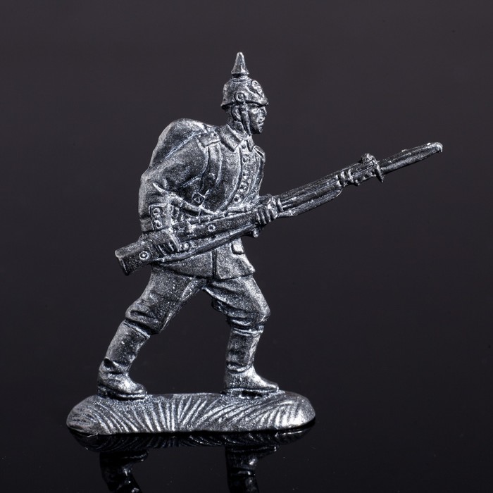 Оловянный солдатик "Германский рядовой в бою"