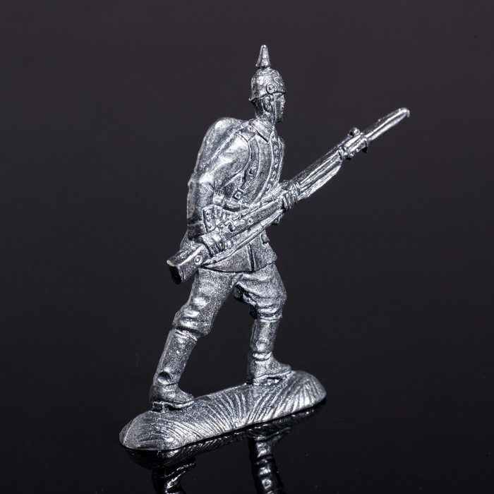 Оловянный солдатик "Германский рядовой в бою"