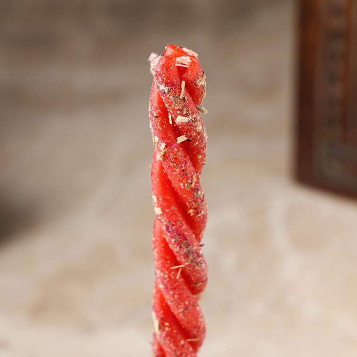 Свеча-скрутка "Притяжение любви" с травами и маслом иланг-иланга, 16х1,2 см, красный