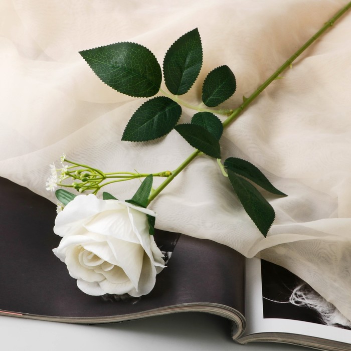 цена Цветы искусственные Роза венесуэльская 8х56 см, белый