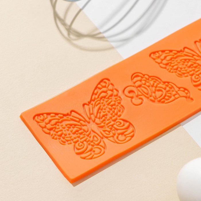 фото Силиконовый коврик для айсинга доляна «бабочки», 19×6 см, цвет микс