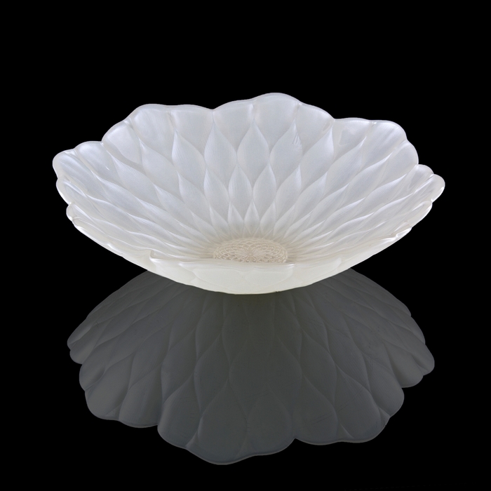 Блюдо "Лотос", жемчужно-белое