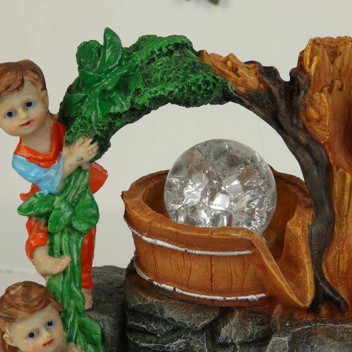 Фонтан детишки 18х25 см прятки (с подсветкой)