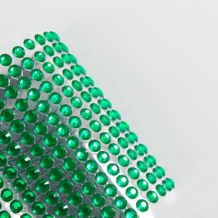 

Стразы самоклеящиеся, d = 6 мм, 504 шт на листе, цвет зелёный