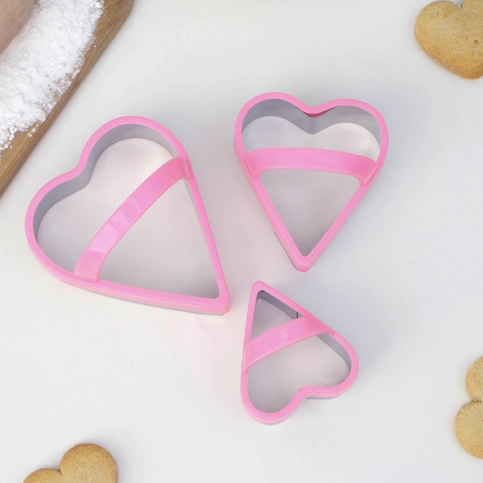Набор форм для вырезания печенья KONFINETTA «Сердце», 3 шт, цвет розовый