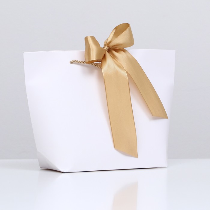 Пакет подарочный с лентой 19 х 20 х 9 см Белый пакет подарочный с любовью 19 х 20 х 9 см