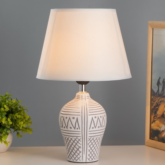 фото Настольная лампа "тольна" е27 40вт белый 22х22х34см risalux