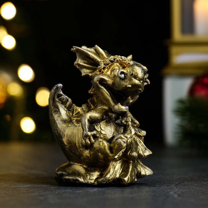 Фигура Дракон с елкой старое золото, 6х4х4см