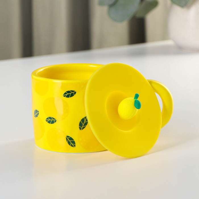 фото Кружка керамическая с силиконовой крышкой доляна «лимон», 350 мл, цвет жёлтый