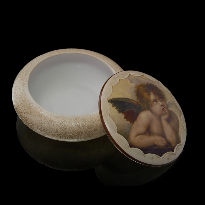 Шкатулка "Ангел в раздумьях"