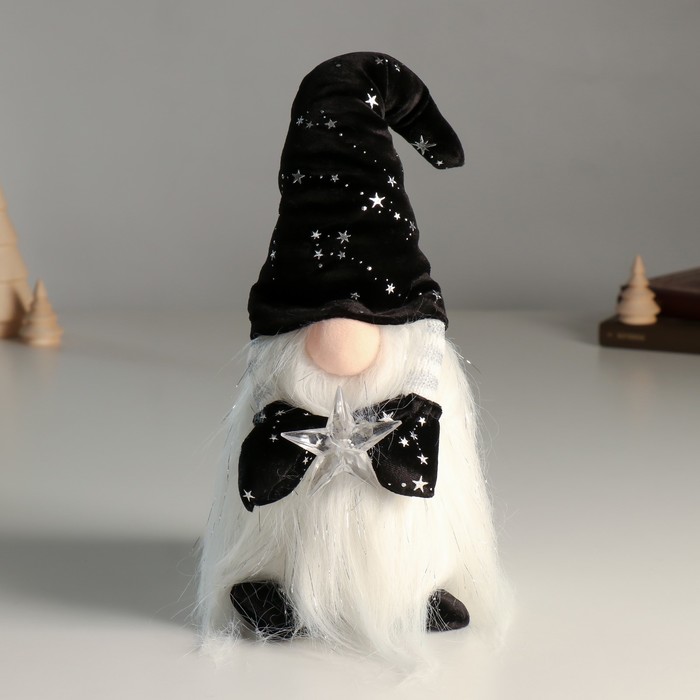 Кукла интерьерная Гном в чёрном колпаке со звездами, со звёздочкой в руках 36 см 12214 гном девочка в колпаке со звездами 16х14х35 см karlsbach