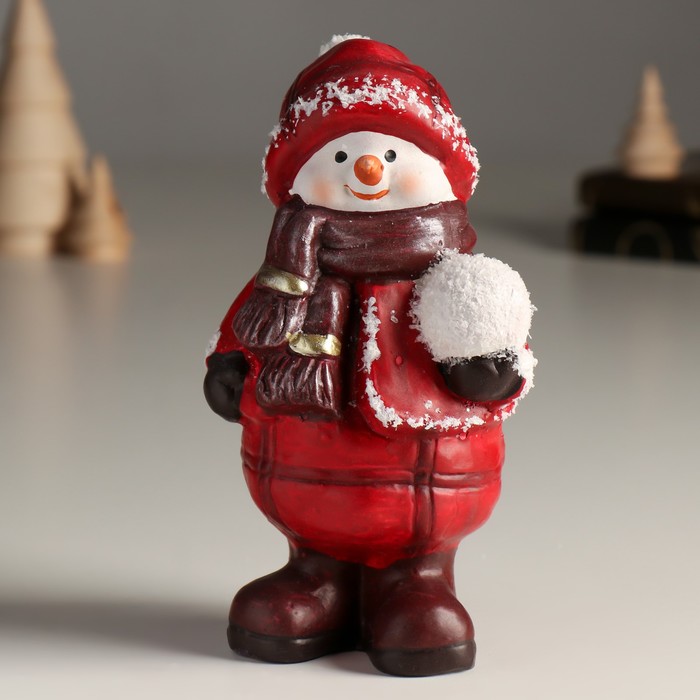 Сувенир керамика Снеговик в красном наряде со снежком 9,5х8,5х17,,2 см сувенир снеговик 16 см керам в ассорт