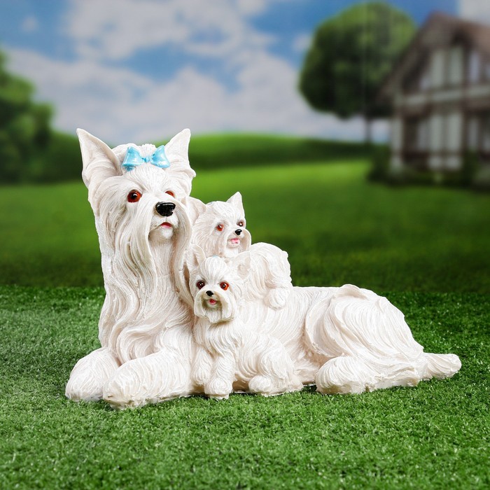 Садовая фигура Терьер с щенками белая, 17х20х32см
