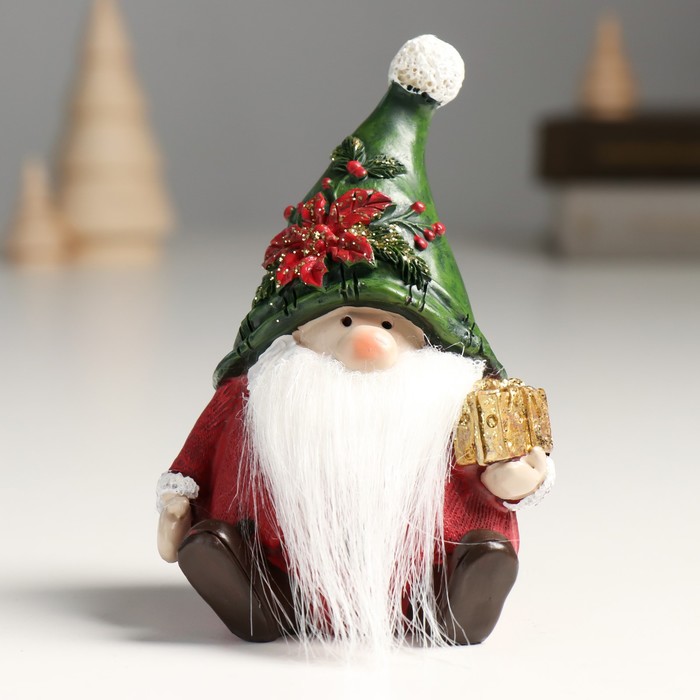 Сувенир полистоун Дед Мороз в колпаке с пуансеттией, с подарком 8,5х7,5х12 см
