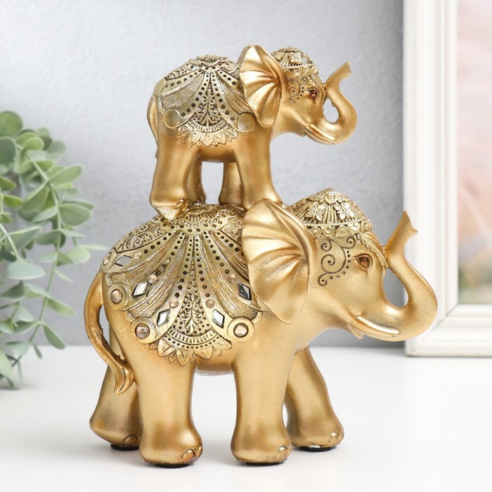 Сувенир полистоун Золотой слон со слонёнком на спине - цирковая попона 20х5х16 см сувенир полистоун бежевый слон с золотым листом на спине 19 3х11х19 см