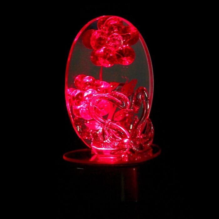 Сувенир световой "Лебеди у зеркала с цветком"