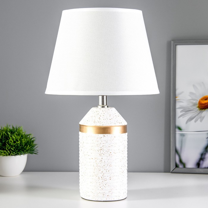 Настольная лампа Брианна Е14 40Вт бело-золотой 22х22х36,5 см RISALUX настольная лампа венеция е14 40вт бело золотой 18х18х37 см