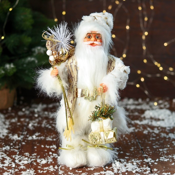 Дед Мороз С подарками и в ремешке 31 см, бело-золотой дед мороз в свитере и меховых ботинках с санками 47 см бело серый