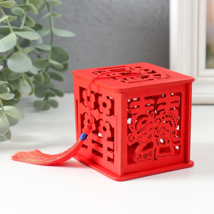 

Шкатулка дерево "Цветок сливы" красная 6,5х6,5х6,5 см