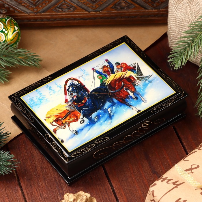 цена Шкатулка «Зимняя тройка», 10×14 см, лаковая миниатюра