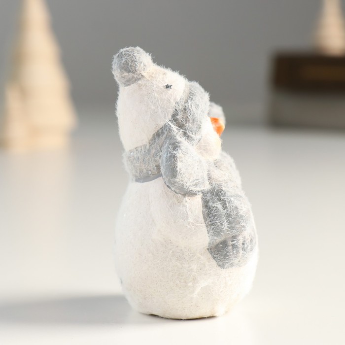 фото Сувенир керамика "снеговик в шапочке и шарфе" обсыпка 6,2х4,3х8,5 см