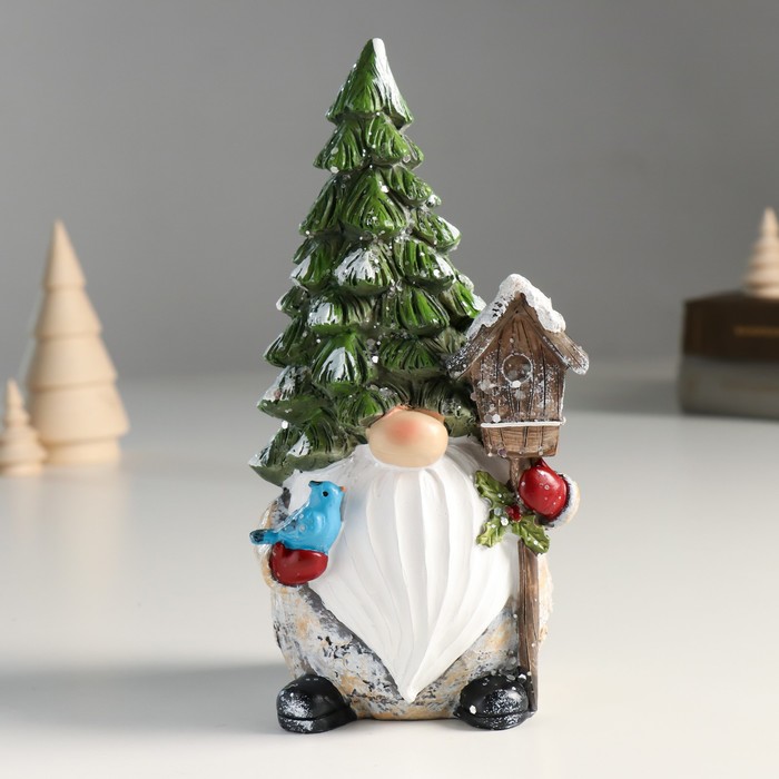Сувенир полистоун Дед Мороз в колпаке-ёлке, со скворечником и птичкой 9х8х19,5 см