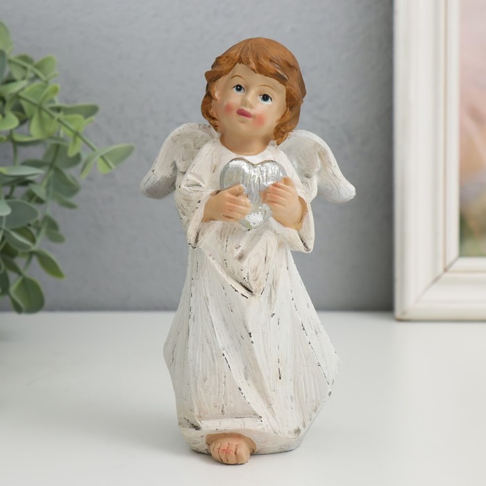 Сувенир полистоун Ангел в бежевой тоге с сердечком 6х8,5х16 см