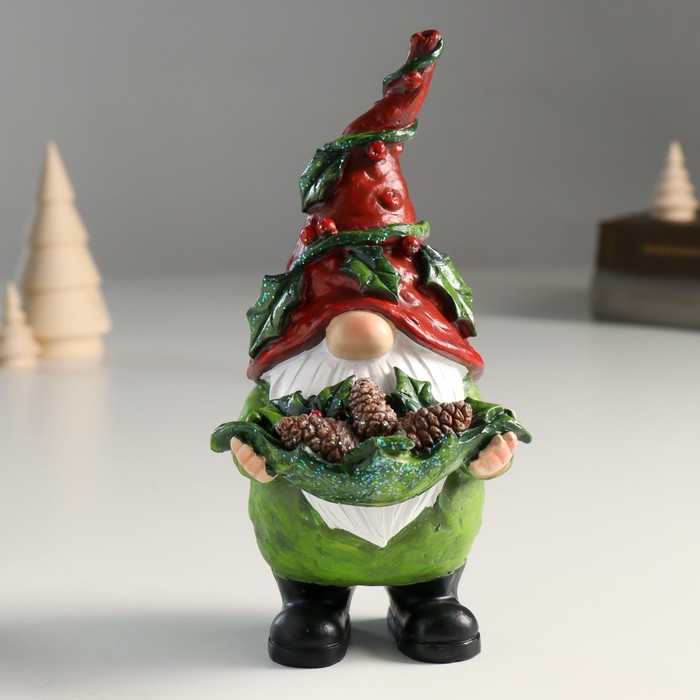 Сувенир полистоун Дед Мороз в колпаке с ягодами, с шишками на листе 9х9х18,8 см