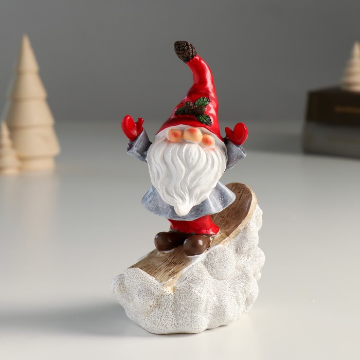 Сувенир полистоун Дед Мороз колпак на глазах, с веточкой, на сноуборде 9х5,5х14,8 см