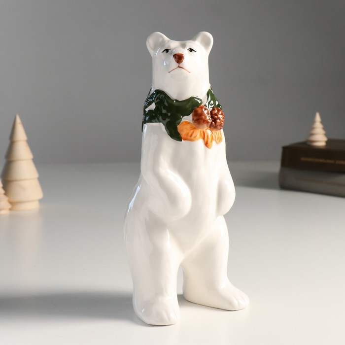 Сувенир керамика Белый медведь с еловым венком на шее 26,5х10,5х10 см
