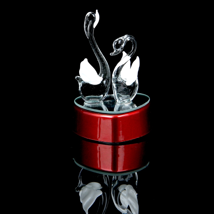 Сувенир с подсветкой "Лебеди с матовыми крыльями"