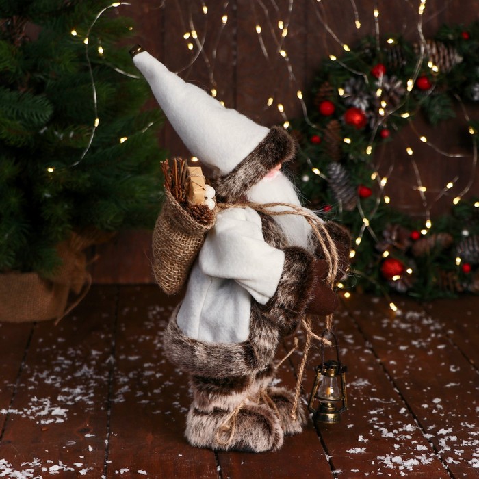 фото Дед мороз "в клетчатом жилете, с фонариком" 28 см, серо-белый