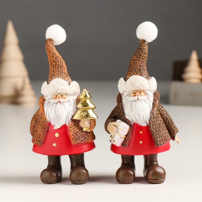 Сувенир полистоун Дед Мороз в вафельной шубе, колпаке, с подарком/ёлкой МИКС 5х3,5х11,5 см