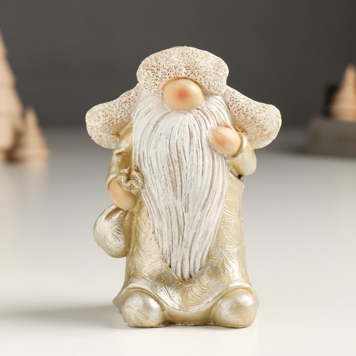 Сувенир полистоун Дедушка Мороз в золотом наряде и шапке-ушанке с мешком 6,5х5,5х9,5 см сувенир полистоун мишка в шапке ушанке сидит серый микс 6х5х7 5 см