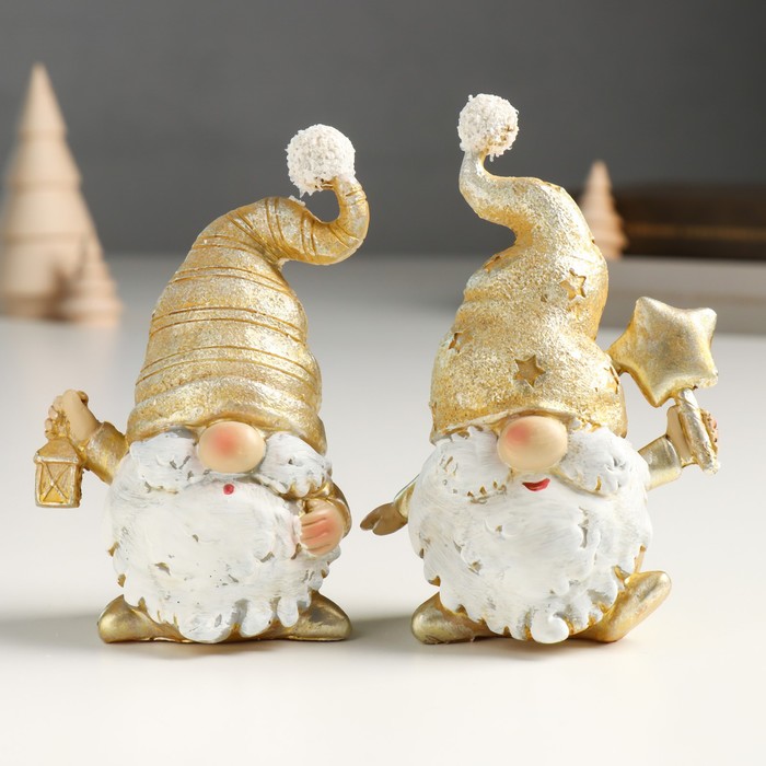 Сувенир полистоун Дедушка Мороз в золотом колпаке с фонариком/звёздочкой МИКС 8х5х12 см
