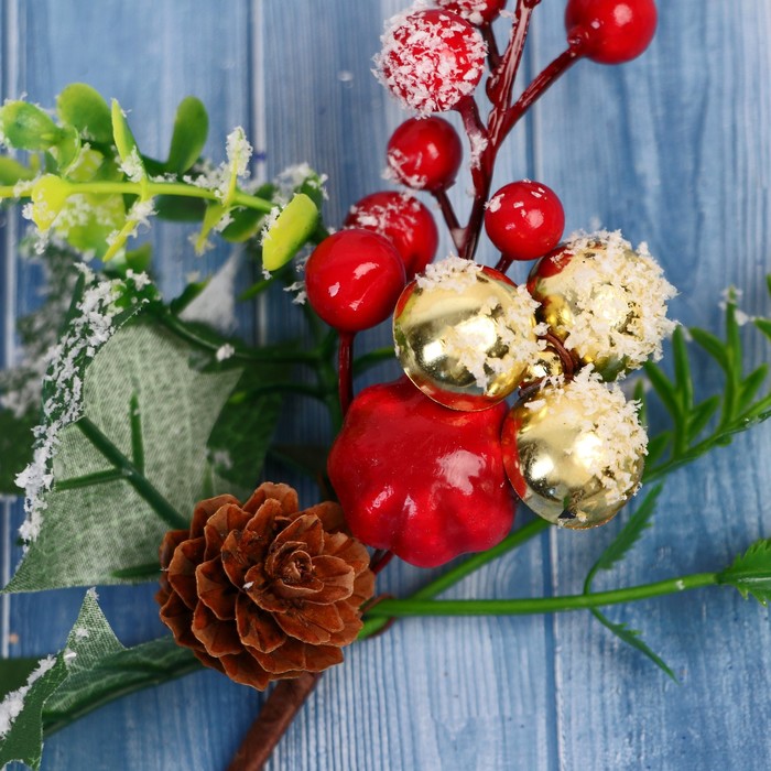 фото Декор "зимние грезы" ягоды веточки листья шишка, 19 см зимнее волшебство
