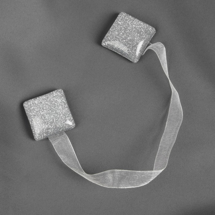 фото Подхват для штор «квадрат с блёстками», 3,5 × 3,5 см, цвет серебряный арт узор