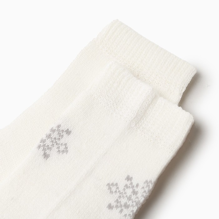 Носки женские Снежинки, цвет молочный, размер 23-25