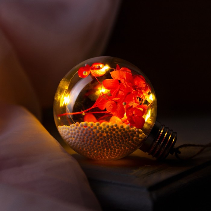 

Ёлочный шар «Красные лепестки», батарейки, 5 LED, свечение тёплое белое