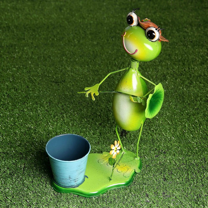 Садовая фигура с кашпо "Лягушонок с кувшинкой"
