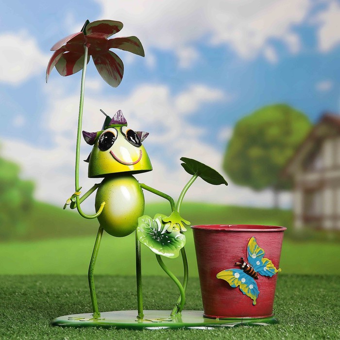 Садовая фигура с кашпо "Лягушонок под цветком"