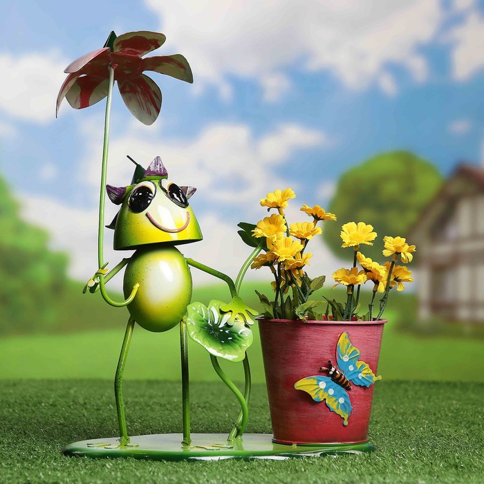 Садовая фигура с кашпо "Лягушонок под цветком"