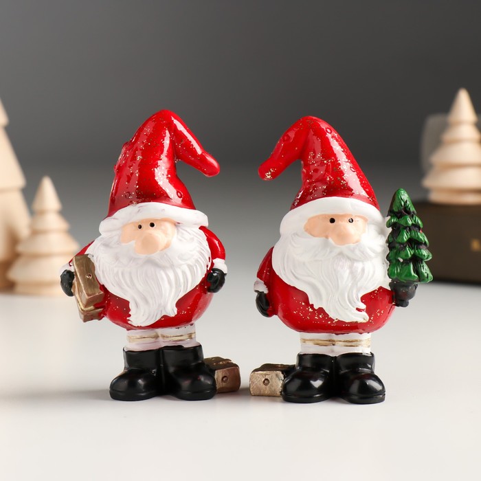 Сувенир полистоун Дед Мороз в красном колпаке с ёлочкой/подарком МИКС 5х3,8х8,2 см