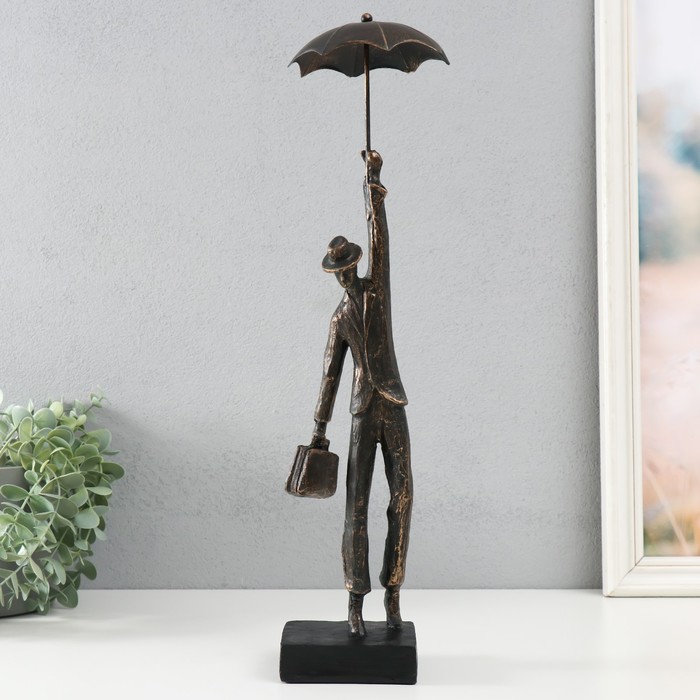 Сувенир полистоун Человек с зонтом. Полёт под металл 10,8х10,4х44,6 см