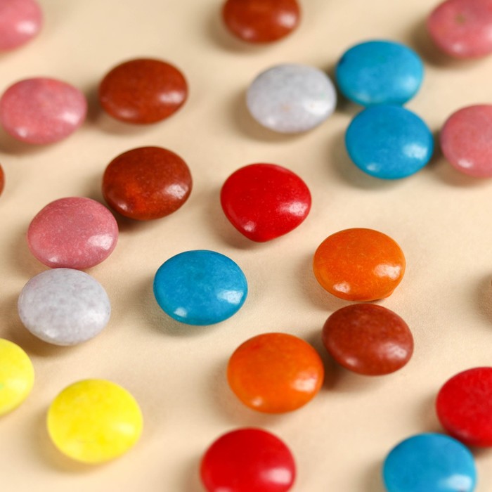 

Шоколадное драже в коробке с вырубкой «Нуих*йсним»