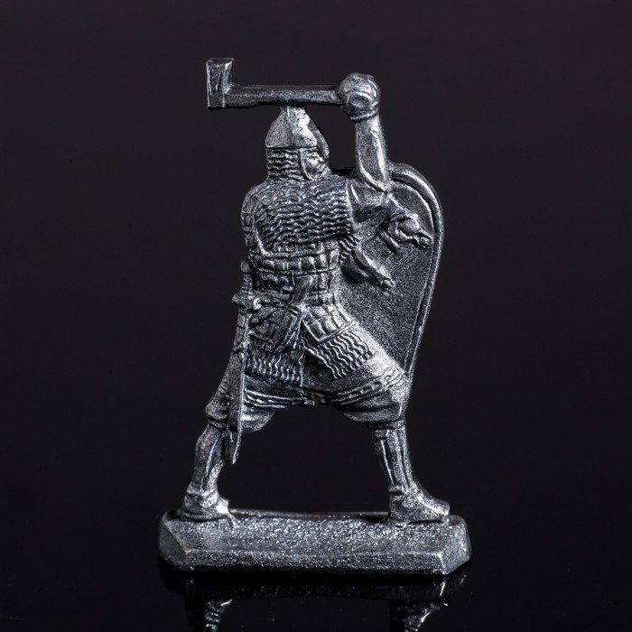 Оловянный солдатик "Ратник с топором"