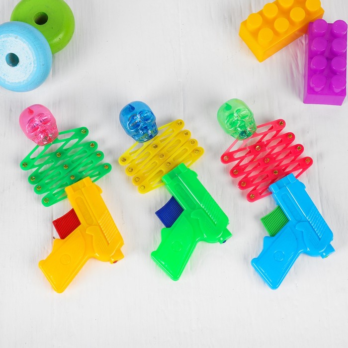 Стрелялка "Череп" с погремушкой, цвета МИКС