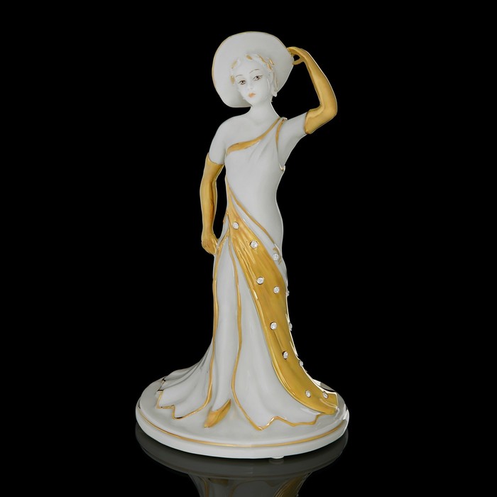 Статуэтка "Дама в шляпе"