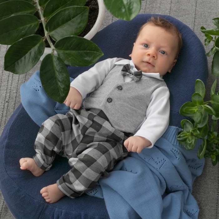 цена Комплект для мальчика KinDerLitto «Юный джентльмен-4», 3 предмета: шапочка, штаны, боди, рост 56-62 см, цвет серый меланж